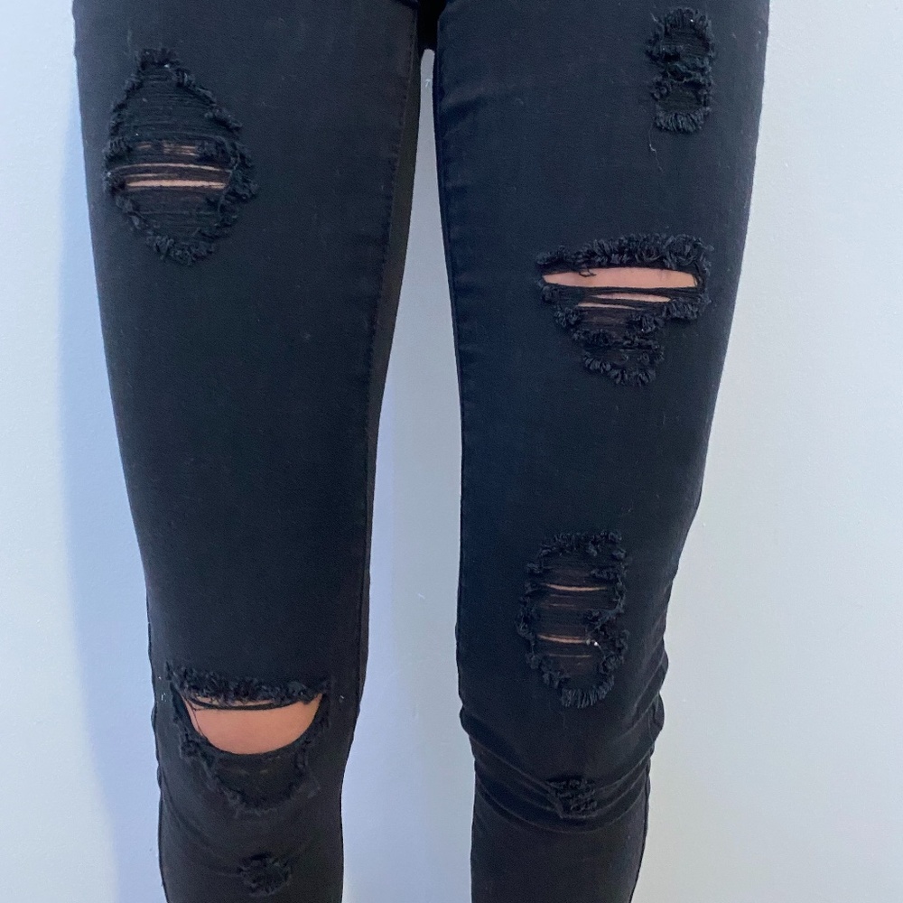 Woman Black Ripped Jean Jeggings